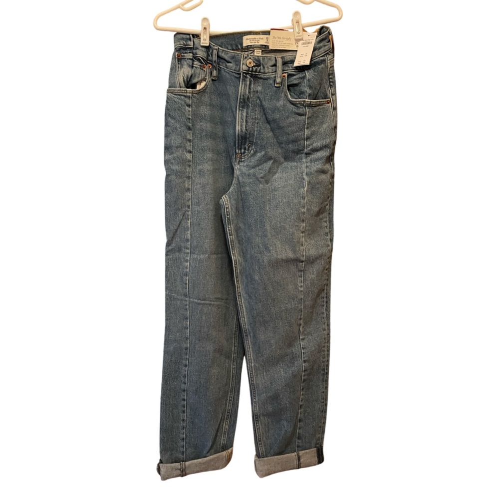 Abercrombie jeans. The ‘90s Straight Ultra High Rise. NWT size 8 long.